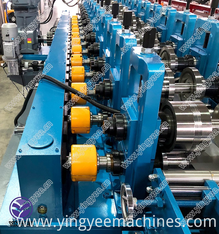 Metal light gauge stud and track roll forming machine width automatic change the size one machine can do several size